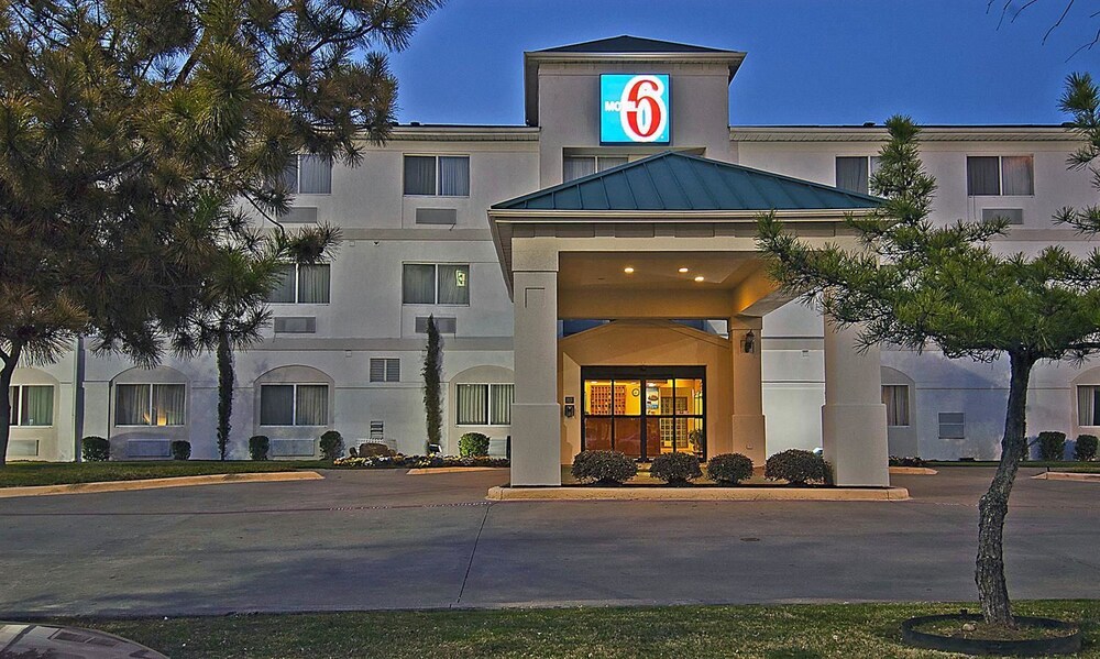 Motel 6 Dallas, TX - North - Richardson