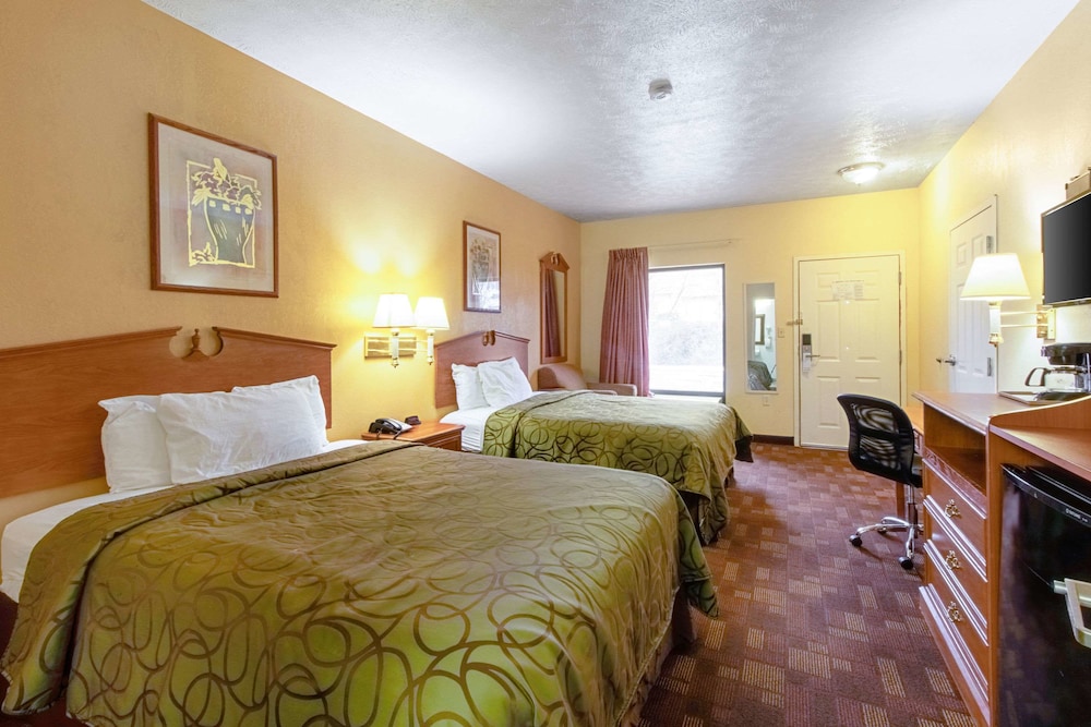 Rodeway Inn & Suites