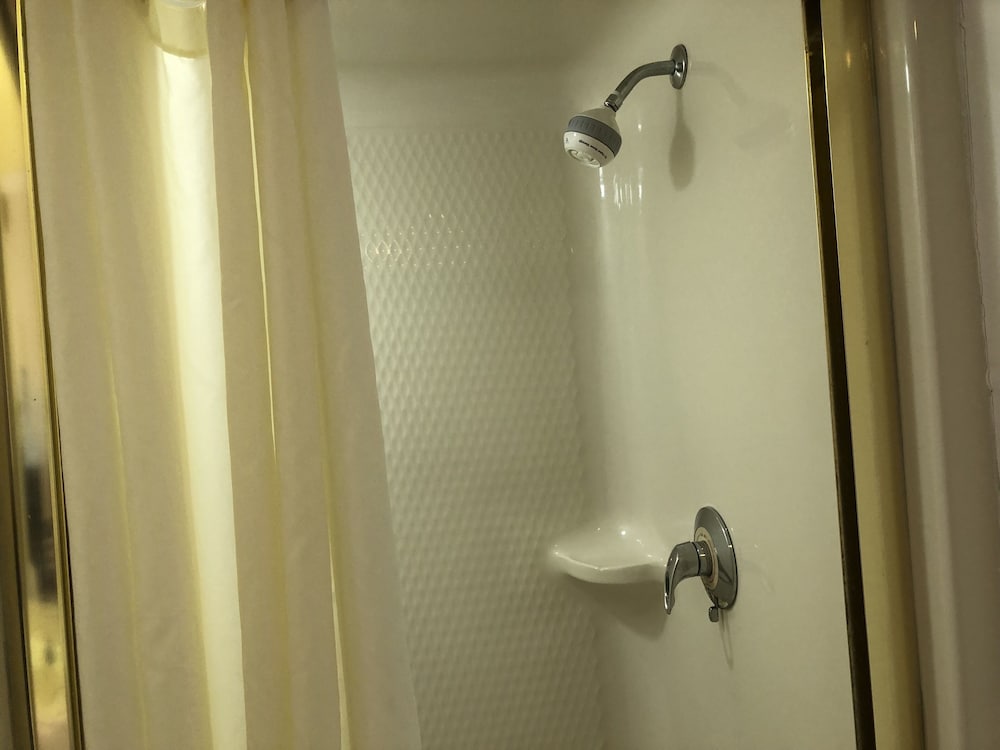 Motel 6 Coraopolis, PA- Pittsburgh Airport