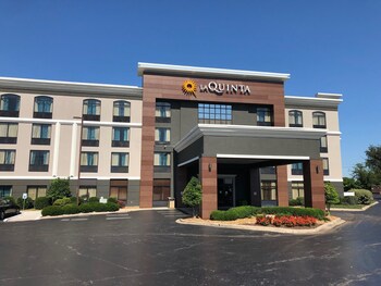 La Quinta Inn & Suites by Wyndham Clarksville