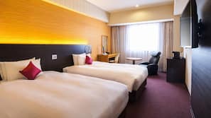 Desk, blackout curtains, free WiFi, linens