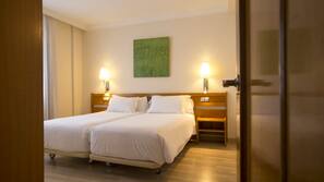 Minibar, escritorio, wifi gratis y ropa de cama