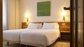 Minibar, escritorio, wifi gratis y ropa de cama