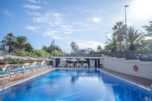2 outdoor pools, pool umbrellas, sun loungers