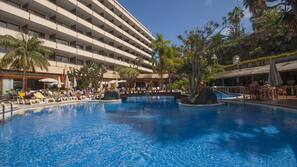 2 piscinas al aire libre, sombrillas, tumbonas