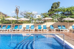 2 outdoor pools, pool umbrellas, sun loungers