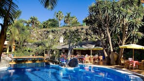 2 piscinas al aire libre, sombrillas, tumbonas