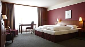 Hochwertige Bettwaren, Minibar, Zimmersafe, Schreibtisch