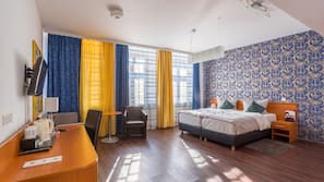 Allergikerbettwaren, Zimmersafe, Schreibtisch, Bügeleisen/Bügelbrett