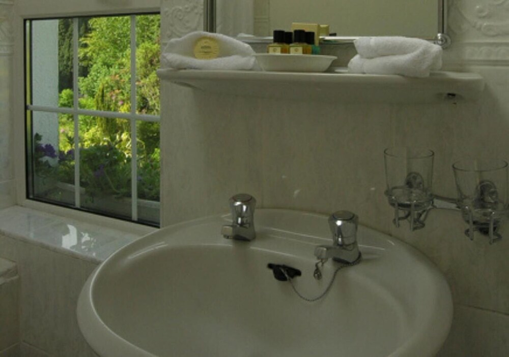 Ross Lake House Hotel Deals & Reviews (Oughterard, IRL) Wotif