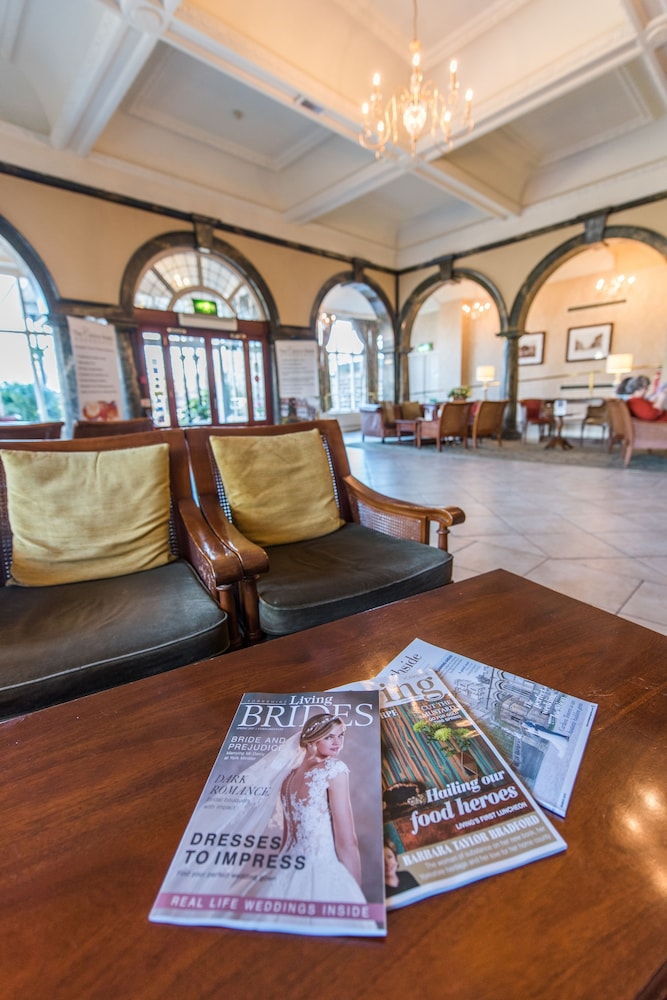 Lobby lounge, Cairn Hotel