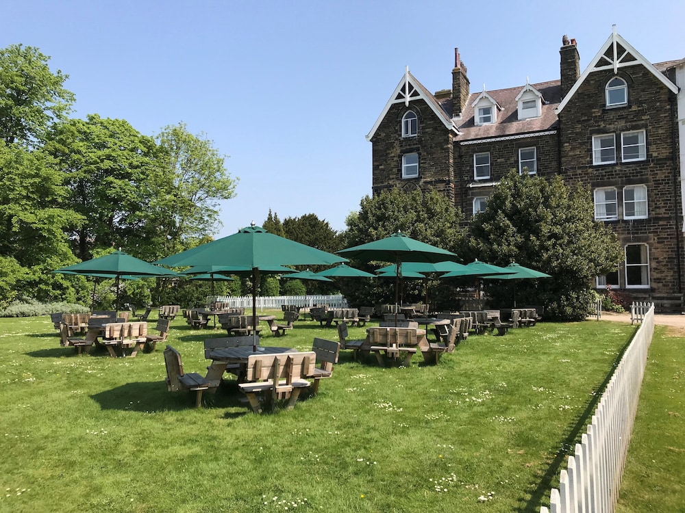 Garden view, Cairn Hotel