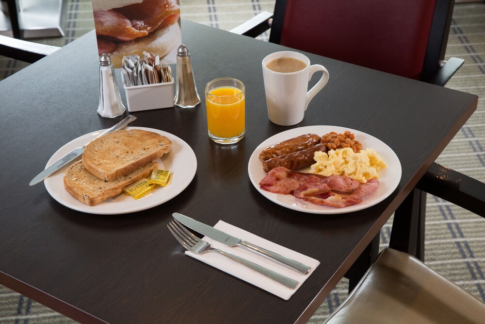 Holiday Inn Express Birmingham - Oldbury, an IHG Hotel