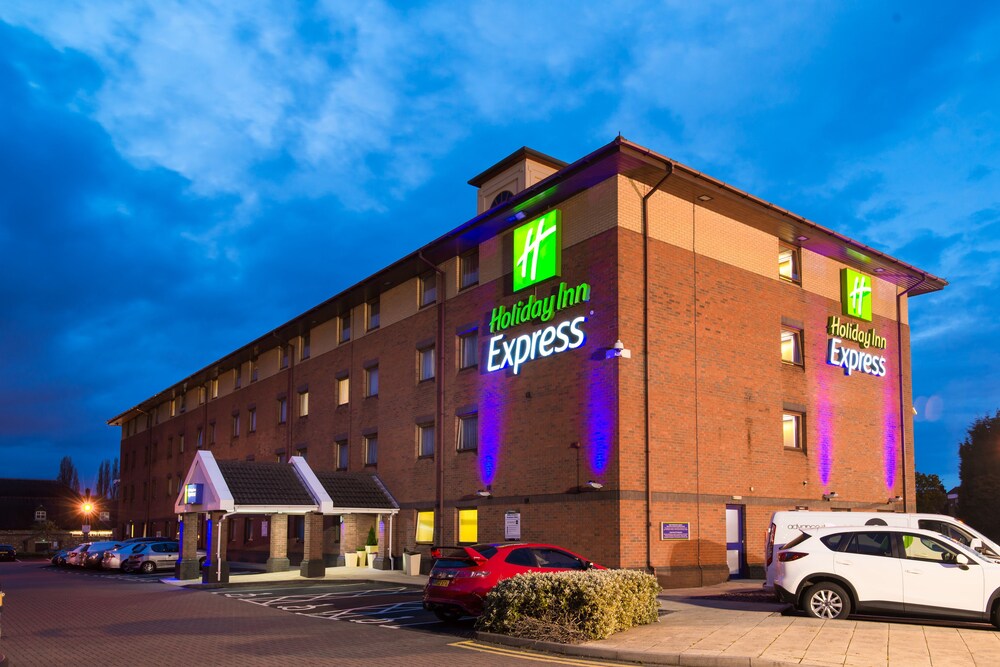 Car Park - Picture of Holiday Inn Cardiff City, An IHG Hotel - Tripadvisor