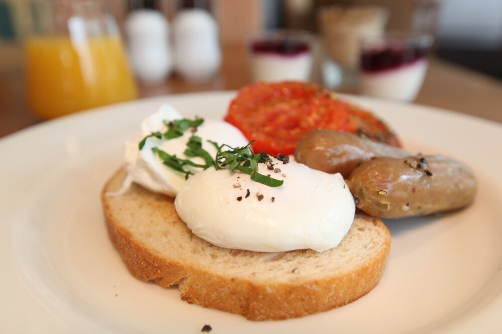 Breakfast meal, Melbourne Metropole Central