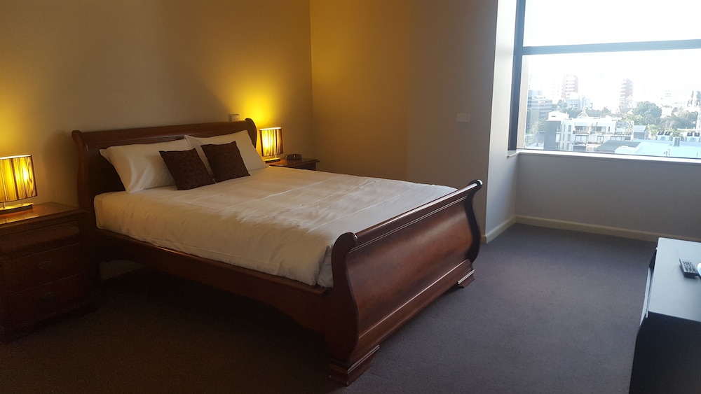 Room, Melbourne Metropole Central