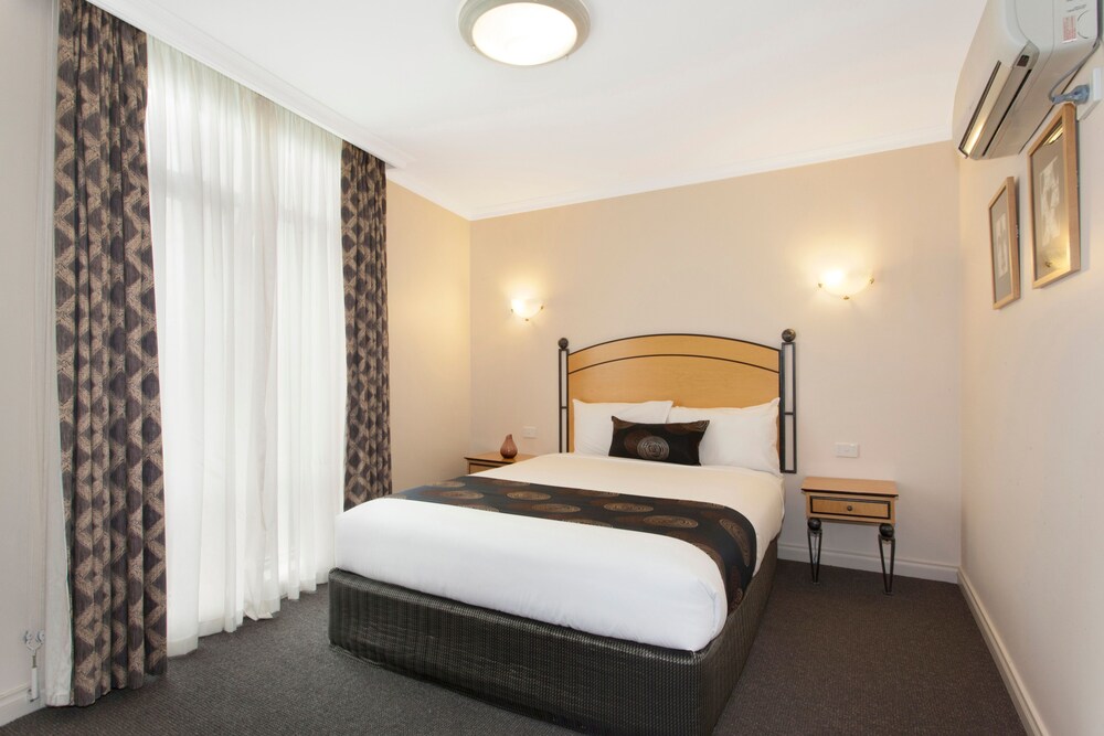 Room, Melbourne Metropole Central