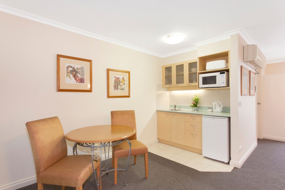 Private kitchenette, Melbourne Metropole Central