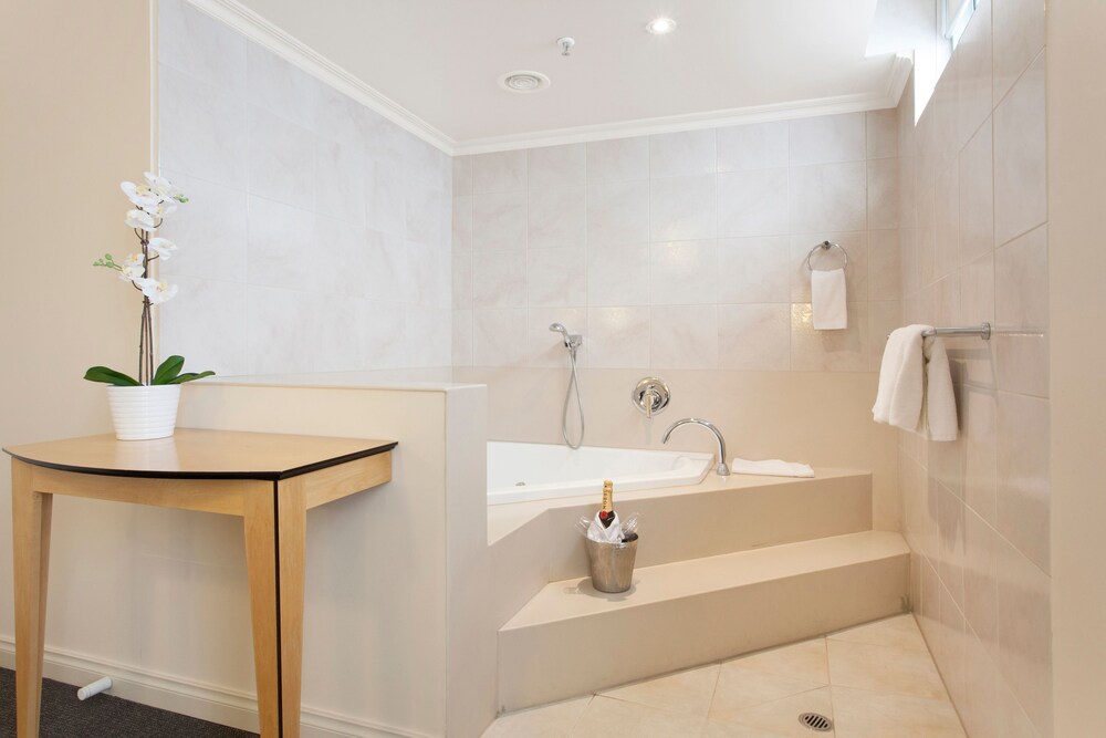 Jetted tub, Melbourne Metropole Central