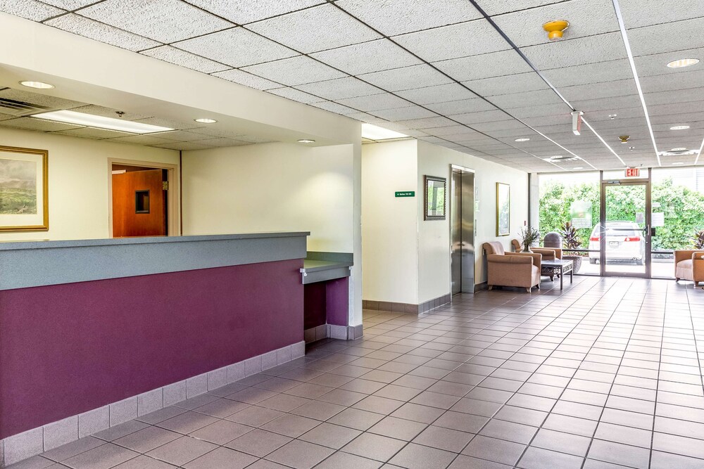 Lobby sitting area, Studio 6 Killeen, TX