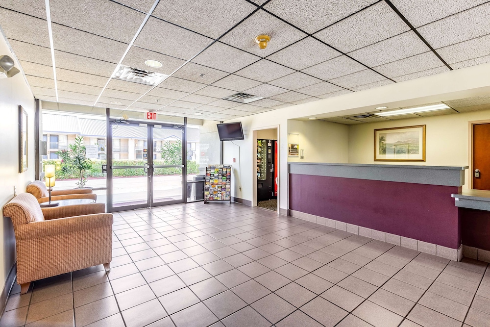 Lobby sitting area, Studio 6 Killeen, TX