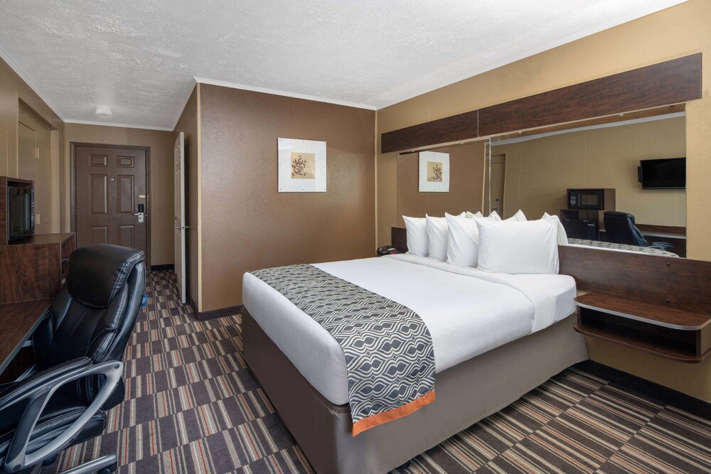 Microtel Inn & Suites by Wyndham Columbia/Fort Jackson N