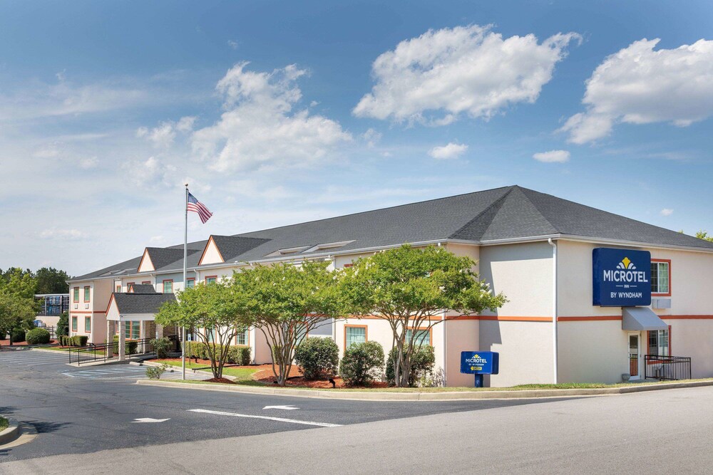 Microtel Inn & Suites by Wyndham Columbia/Fort Jackson N