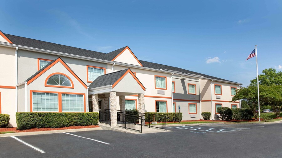 Microtel Inn & Suites by Wyndham Columbia/Fort Jackson N