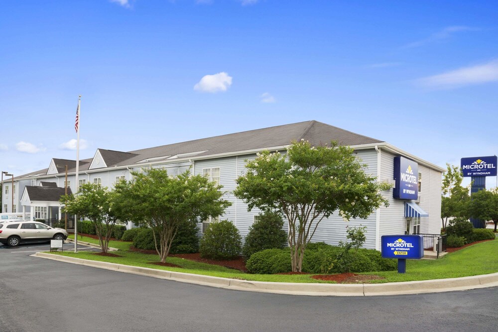 Microtel Inn & Suites by Wyndham Columbia/Fort Jackson N