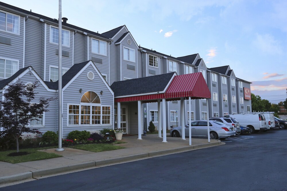 Econo Lodge & Suites Greenville