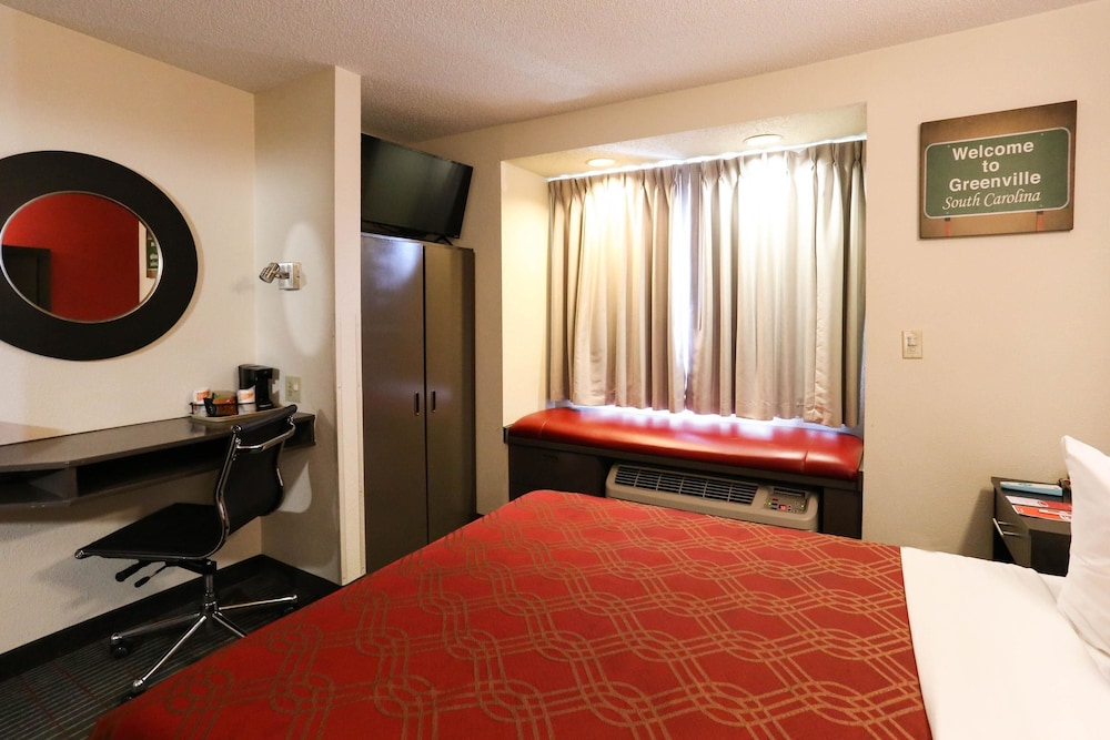 Econo Lodge & Suites Greenville