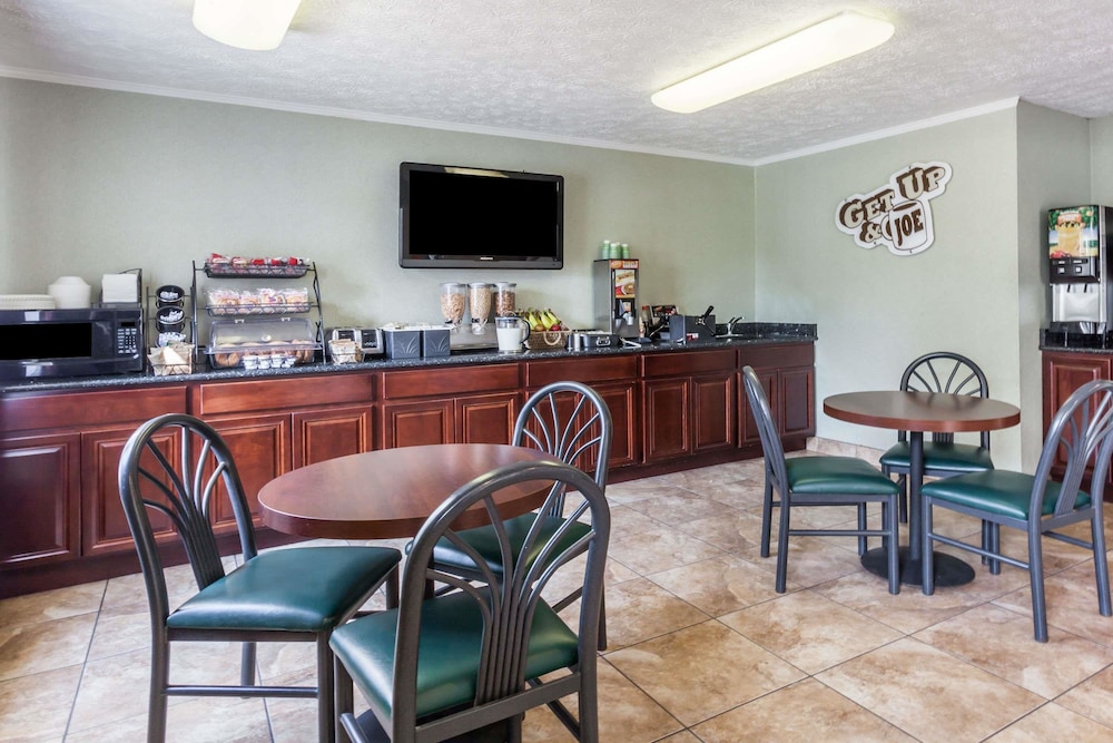 Breakfast area, Microtel Inn by Wyndham Wilson