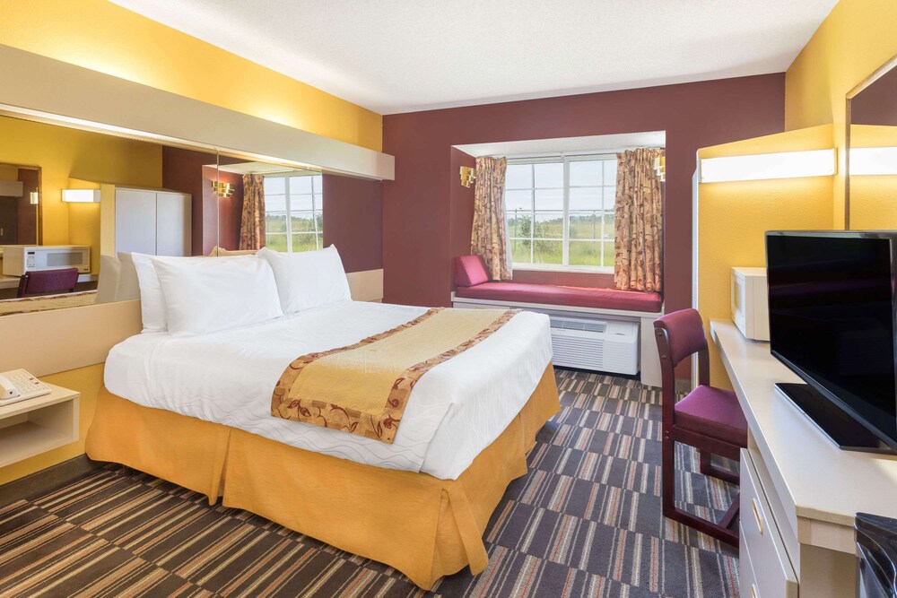 Microtel Inn & Suites by Wyndham Tuscaloosa East