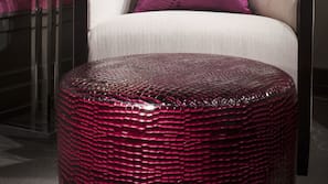 Premium bedding, in-room safe, desk, blackout drapes