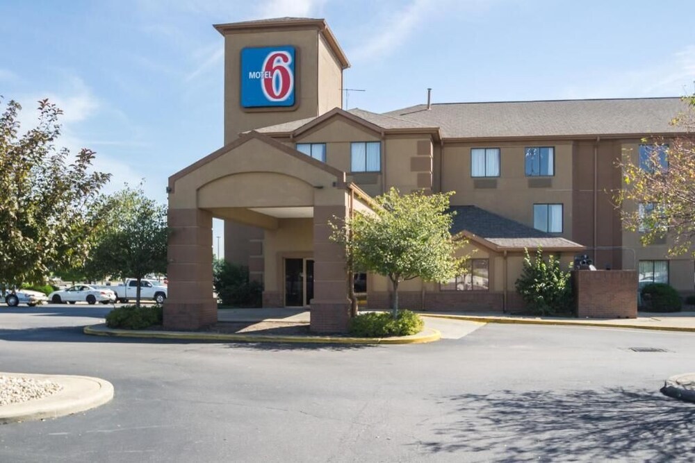 Motel 6 Indianapolis, IN - Airport