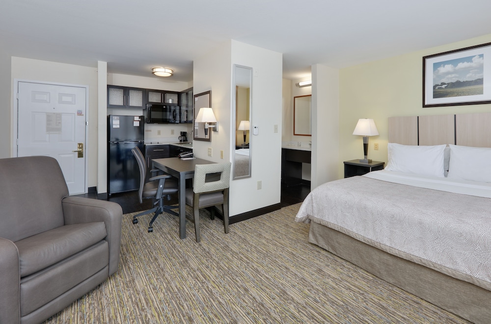 Candlewood Suites Market Center, an IHG Hotel