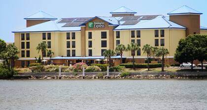Holiday Inn Express Hotel & Suites Tampa-Rocky Point Island, an IHG Hotel
