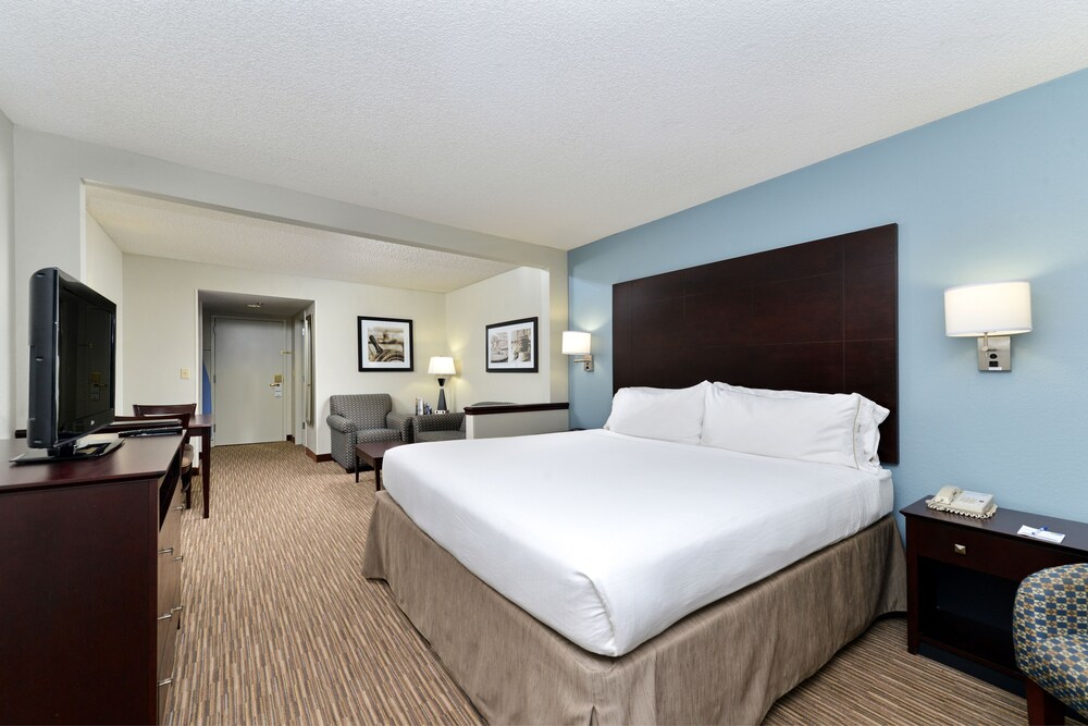 Holiday Inn Express Hotel & Suites Tampa-Rocky Point Island, an IHG Hotel