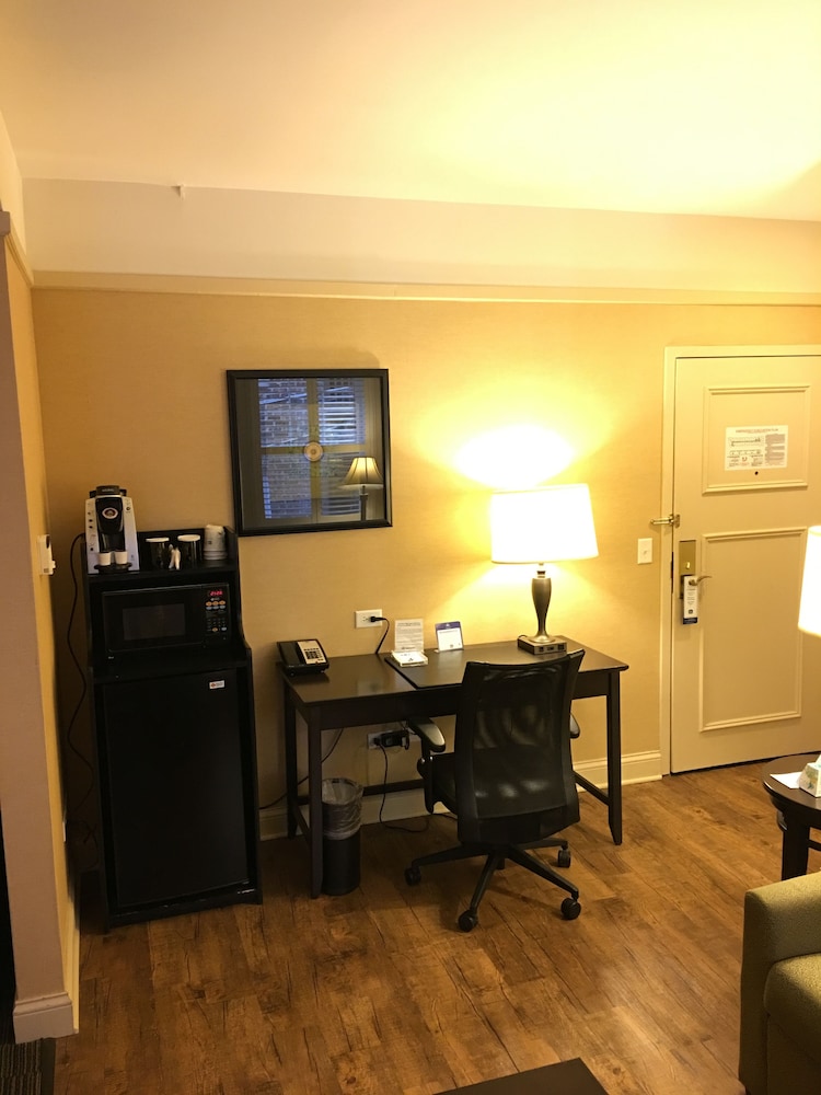 Best Western Plus Hawthorne Terrace Hotel