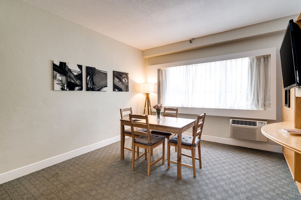 Dining room, Crest Hotel Suites