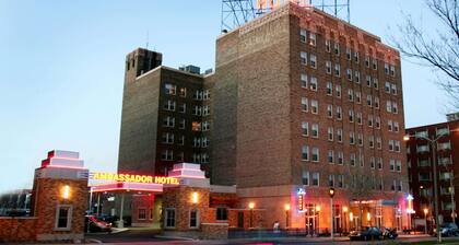Ambassador Hotel Milwaukee, Trademark Collection by Wyndham