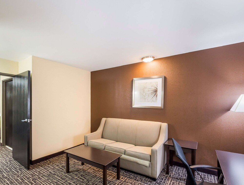 Quality Inn & Suites Caseyville - St. Louis