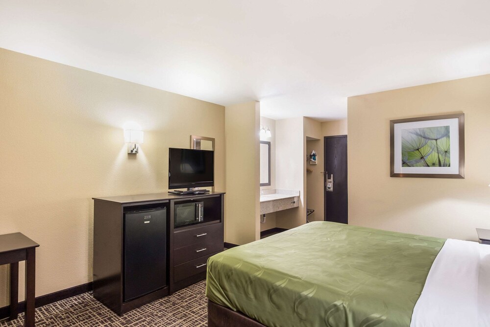 Quality Inn & Suites Caseyville - St. Louis