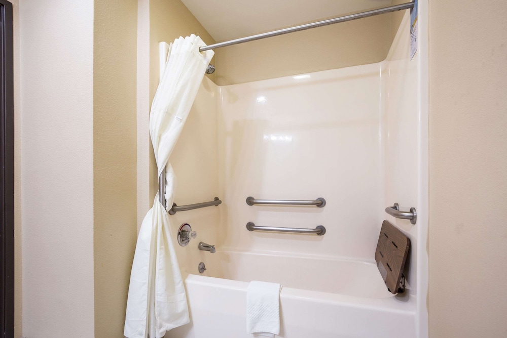 Quality Inn & Suites Caseyville - St. Louis