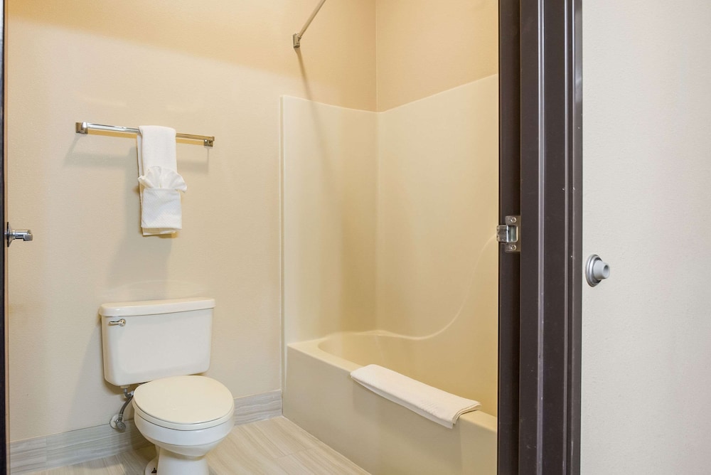 Quality Inn & Suites Caseyville - St. Louis