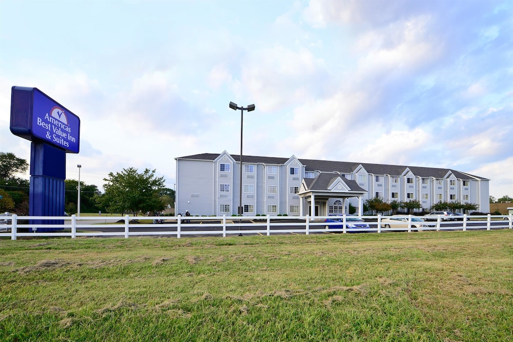 Front of property, Americas Best Value Inn & Suites Jackson, TN