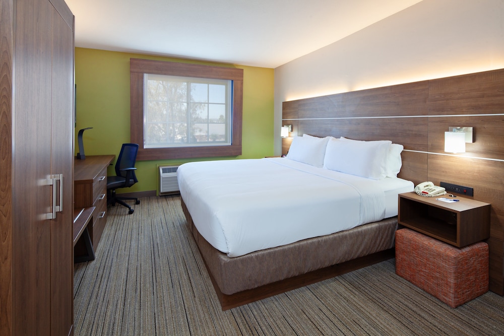 Holiday Inn Express Hotel & Suites San Diego-Escondido, an IHG Hotel