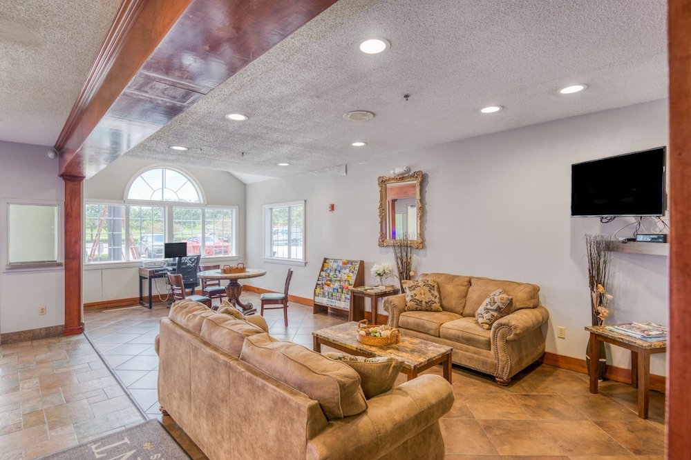 Lobby sitting area, Trident Inn & Suites, Baton Rouge