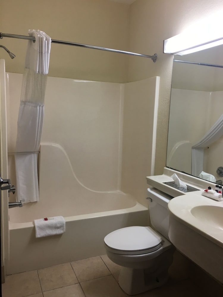 Bathroom, Trident Inn & Suites, Baton Rouge