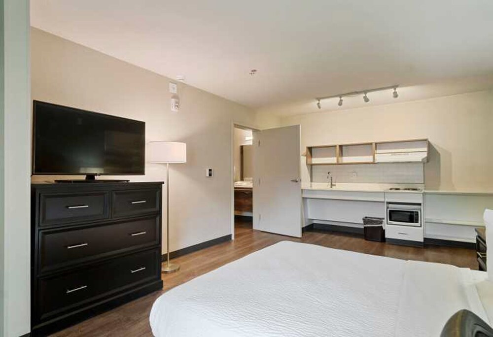 Room, Extended Stay America Suites San Francisco San Mateo SFO